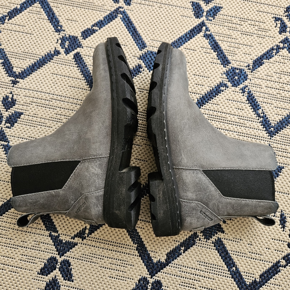 Sorel Chelsea Waterproof Boot - Picture 2 of 12